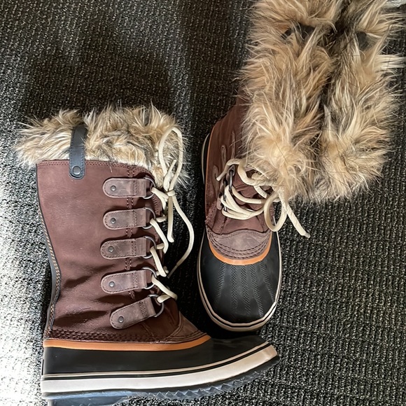 Sorel boot! Like new - Picture 2 of 6